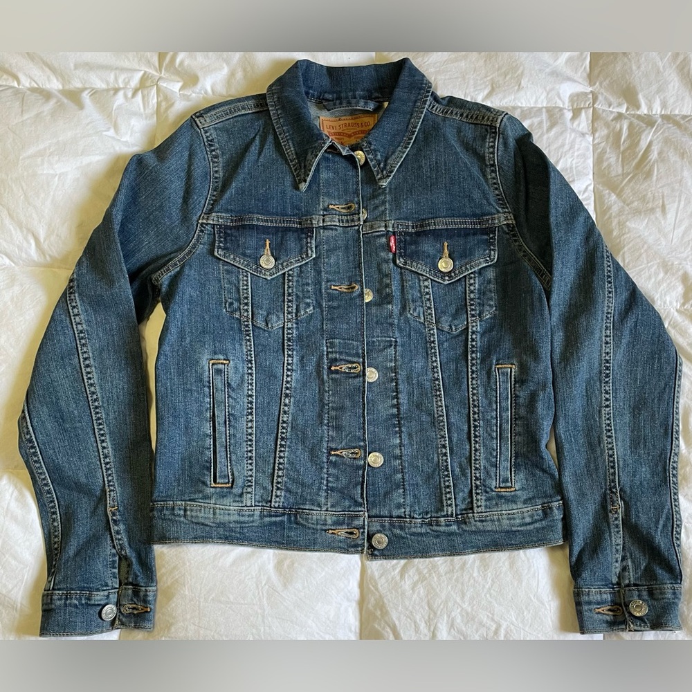 ⭐️Host Pick⭐️ Levi’s Classic Denim Trucker Jacket Slim fit Women’s Small NWOT - Picture 4 of 16